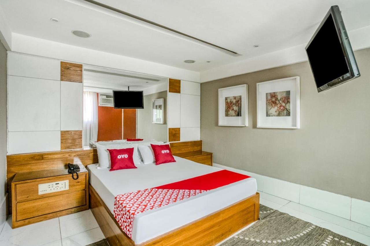 Oyo Nobs Hotel, เซา โชอาว เจ เมริติ ภายนอก รูปภาพ